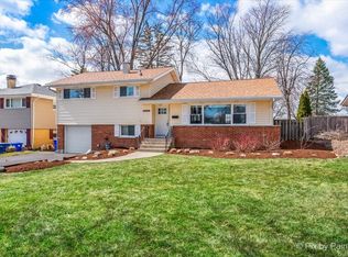 102 Beverly St, Wheaton, IL 60187