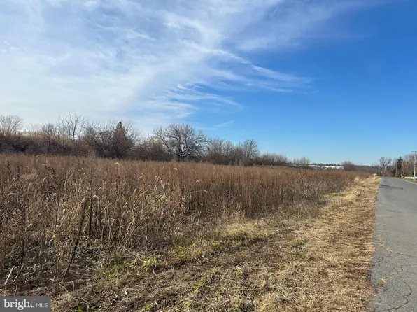 Jade Ln, Bethlehem, PA 18017