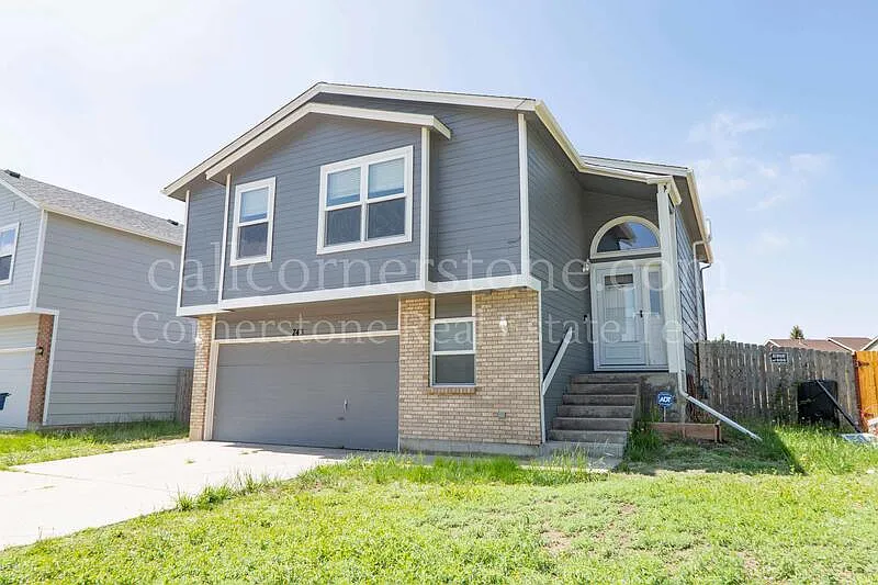 3 bed, 2.5 bath, 1966 sqft, $2,322 — Photo 3
