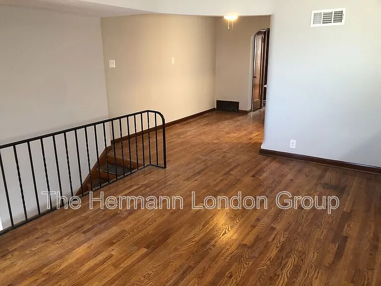 4614-4616 Jamieson Ave #4616 — Photo 14