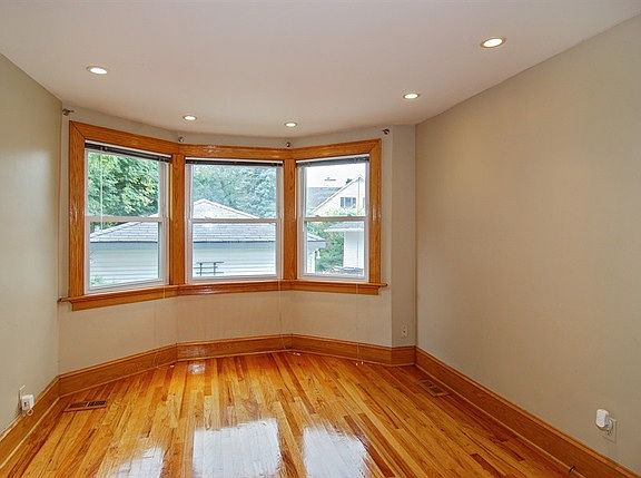 5th image of 134 Franklin Ave