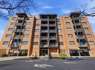 9332 Landings Ln Unit 404, Des Plaines, IL 60016