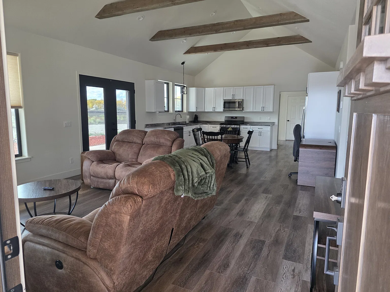 2 bed, 1200 sqft, $3,000 — Photo 3