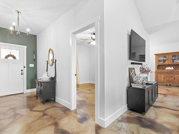 4th image of 405 Advance Rd