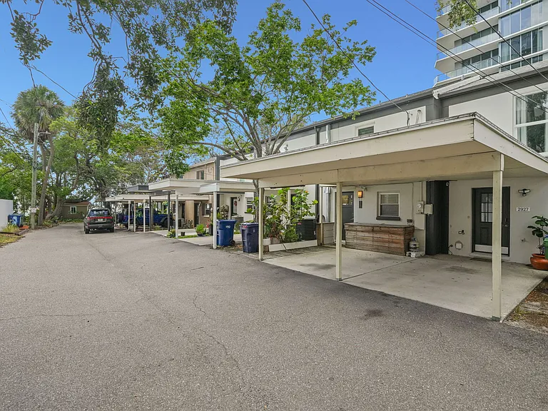 2925 W Santiago St — Photo 33