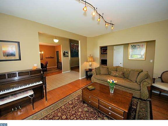 4th image of 89 Saratoga Dr