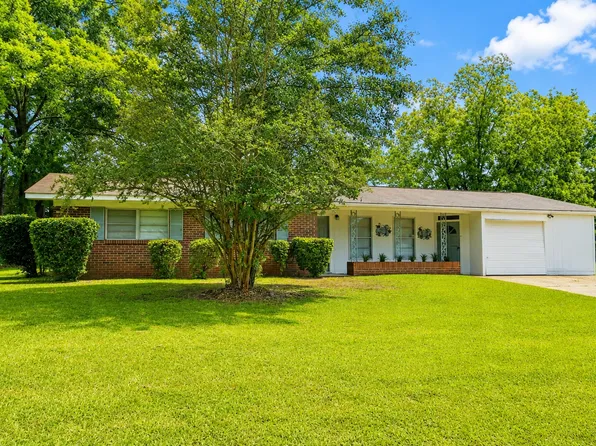 215 Cardinal Ln, Enterprise, AL 36330