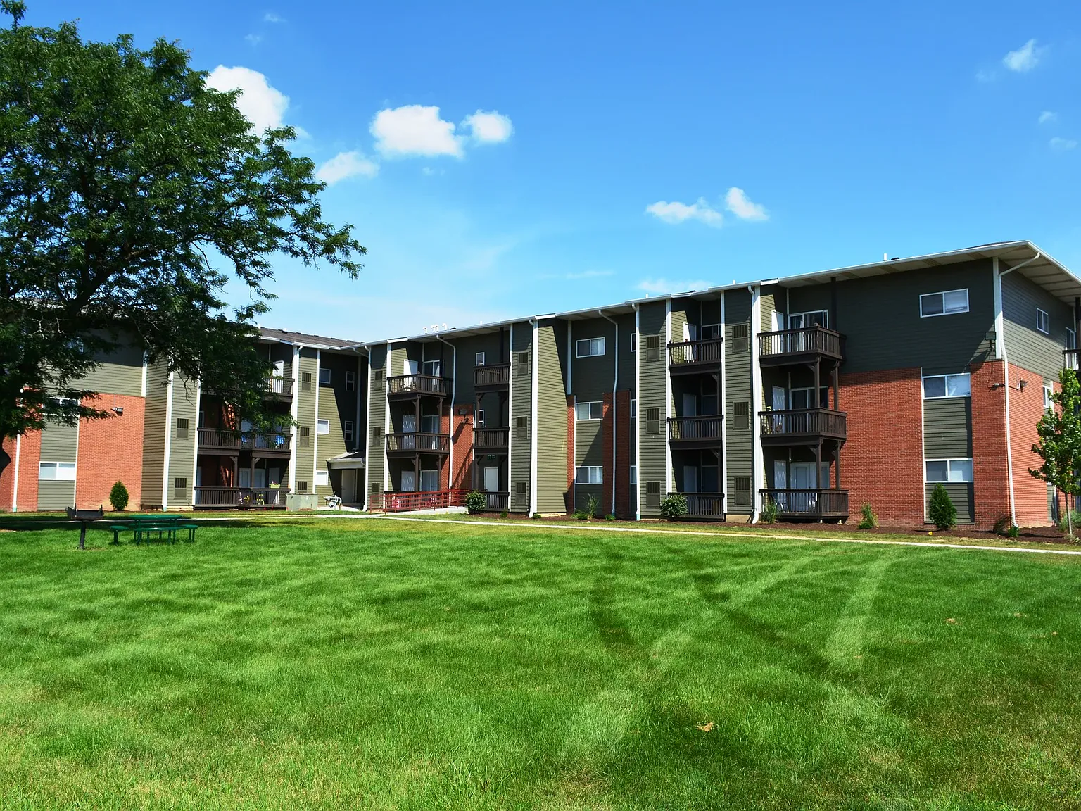 Aurora Heights Apartments — Photo 1