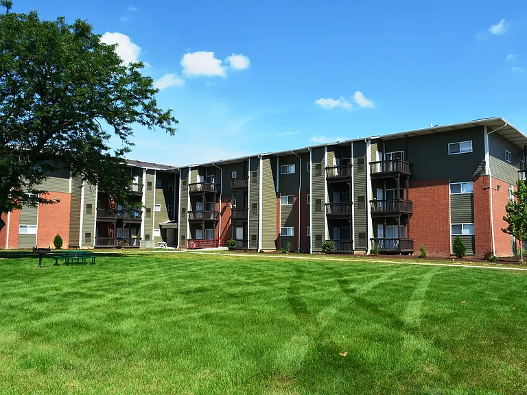 Aurora Heights Apartments — Photo 1