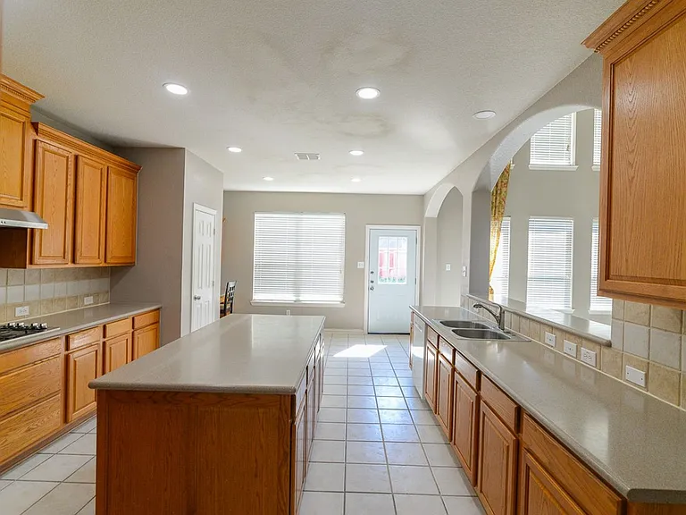 9605 Pinehurst Dr — Photo 6