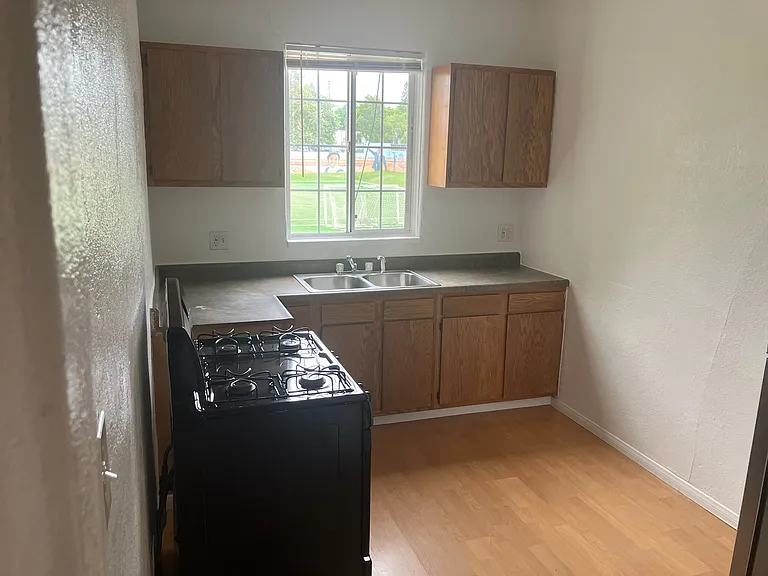 456-460 W Cowles St #4 — Photo 3
