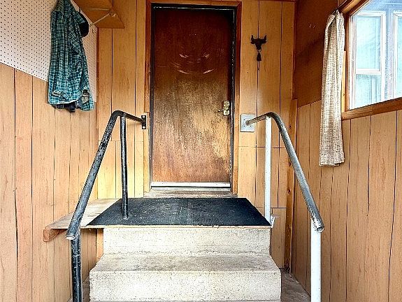 3rd image of 713 W Conley Ave