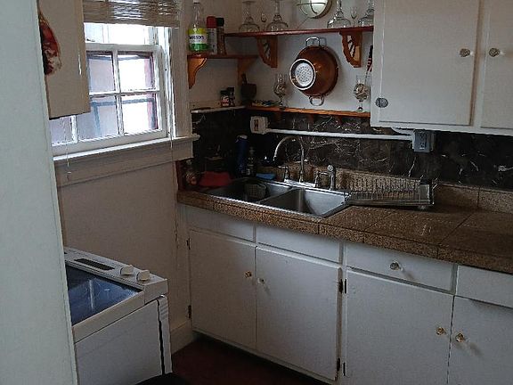 3rd image of 619 Glenview Blvd #201/2