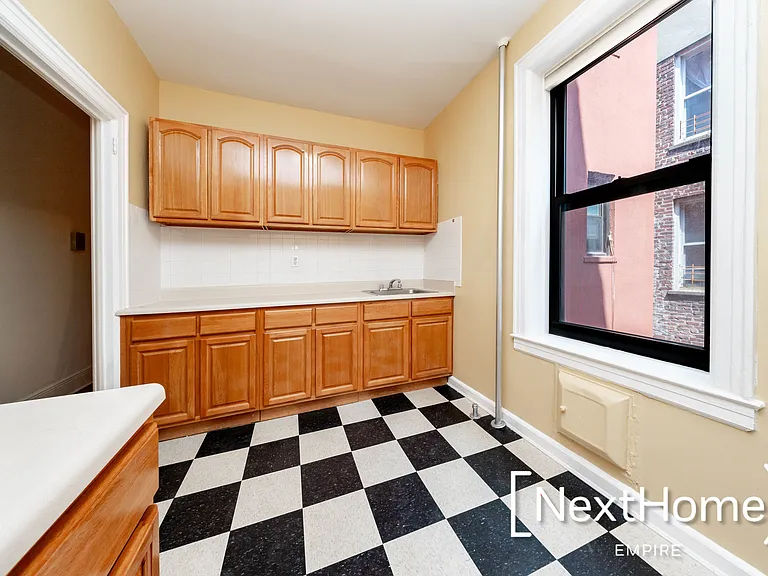 2828 42nd St #B1 — Photo 10