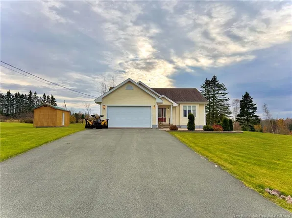 12 Ridgewood Dr, Sackville, NB E4L 4T5