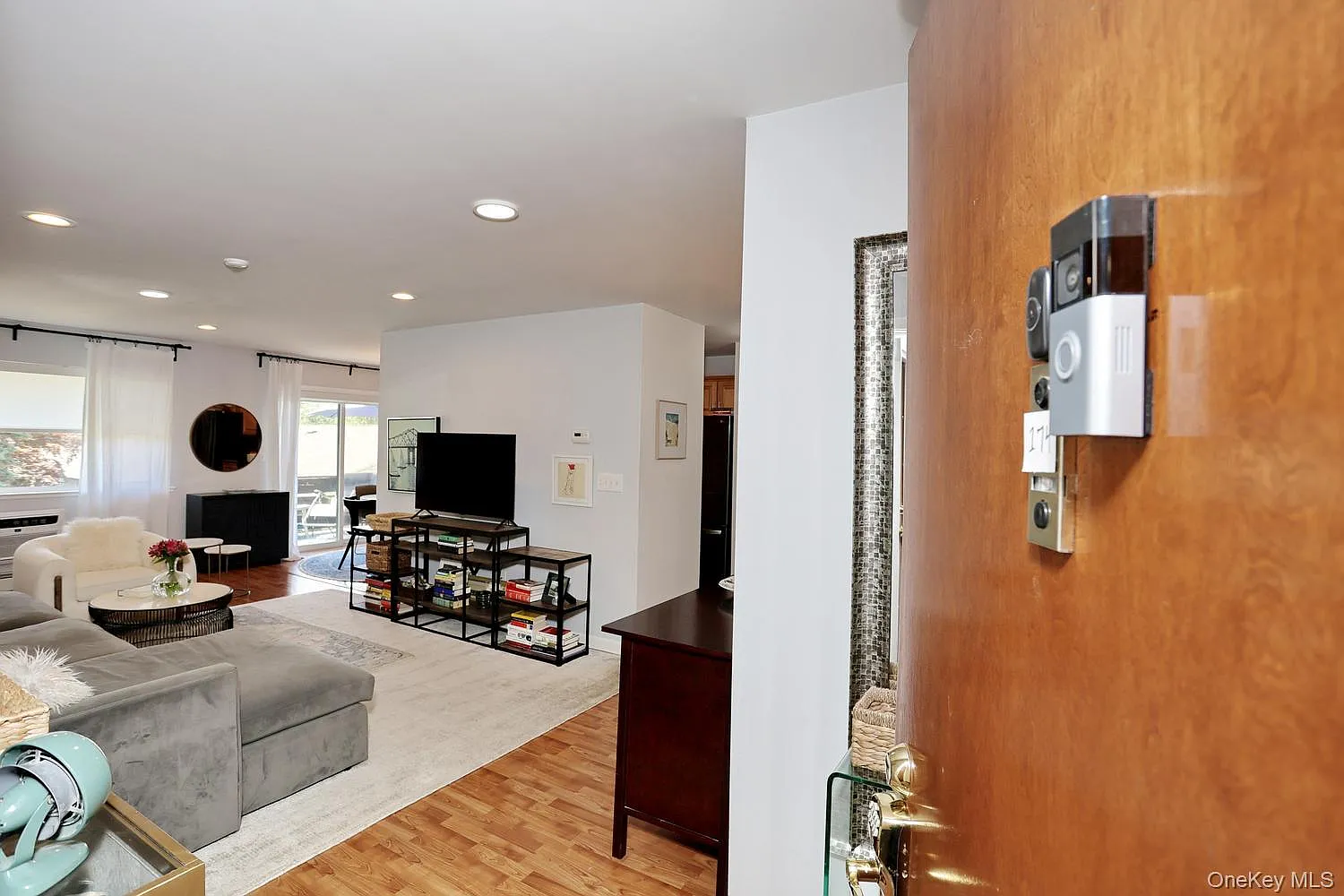 2 bed, 2.0 bath, 1064 sqft, $3,100 — Photo 3