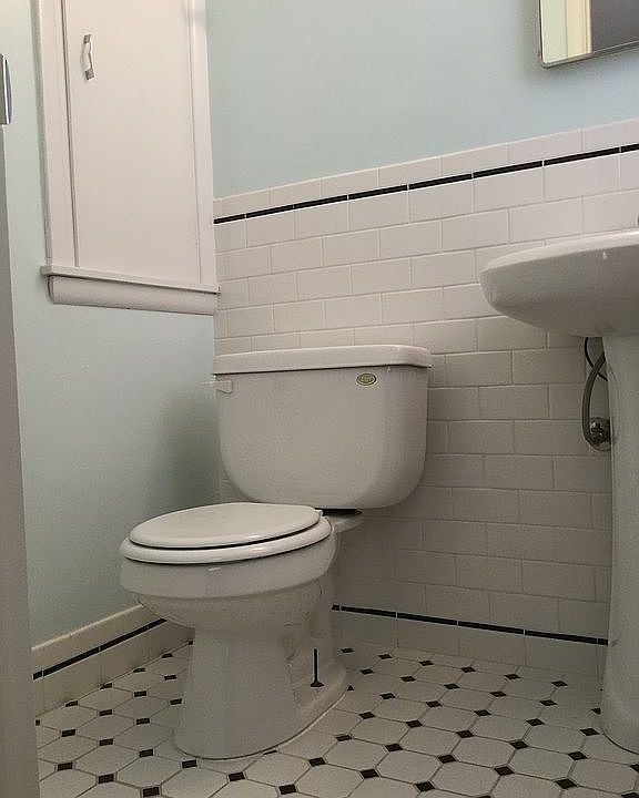 Storage in 1/2 bath
