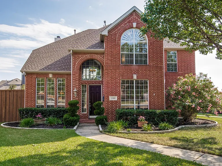 2500 Sir Tristram Ln — Photo 1