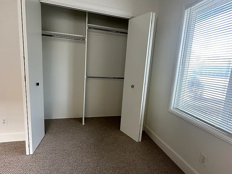 20428 Roslin Ave — Photo 27