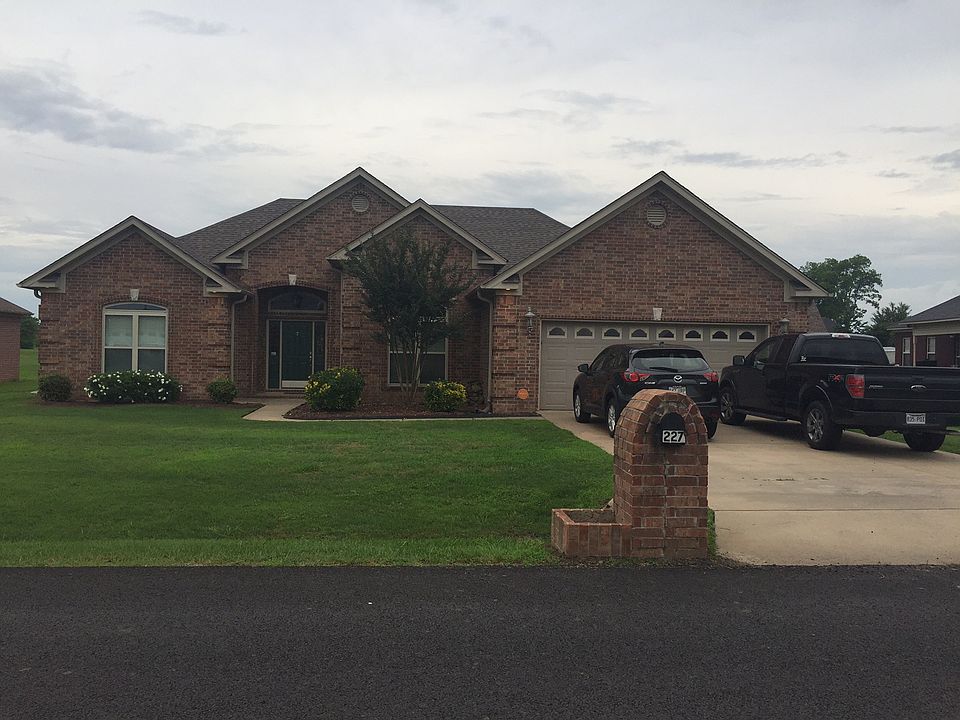 227 Plantation Dr
