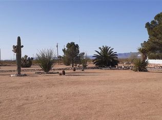 1315 S San Pedro Rd, Golden Valley, AZ 86413