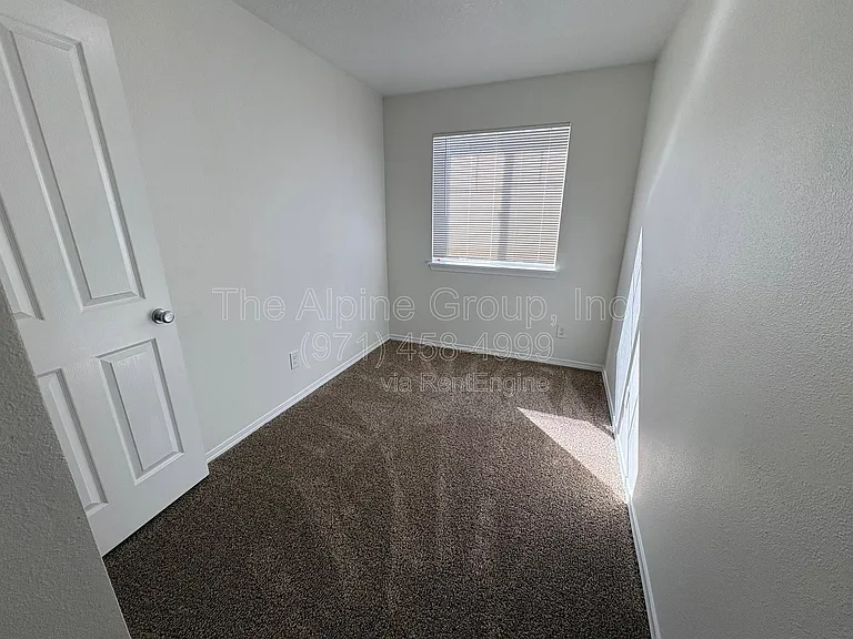 210 NW Connell Ave — Photo 8