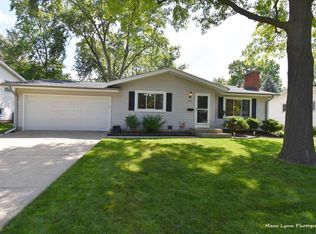 202 Fairview Dr, Saint Charles, IL 60174