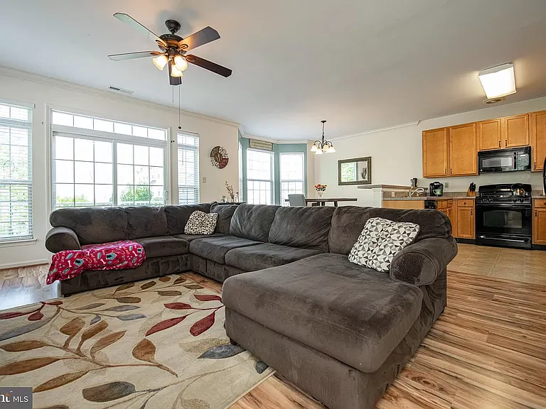 79 Hannah Ct — Photo 4