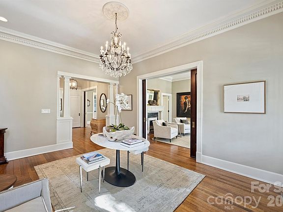 4th image of 1136 Queens Rd