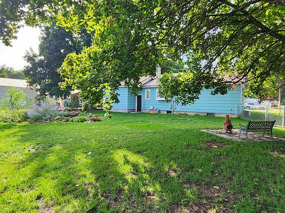 3rd image of 1010 W Clay Ave