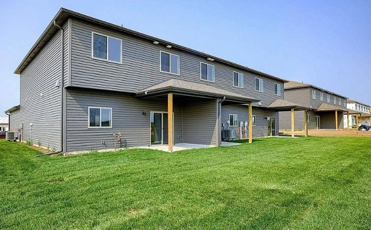 Building Photo - 7030 Serpentine Dr