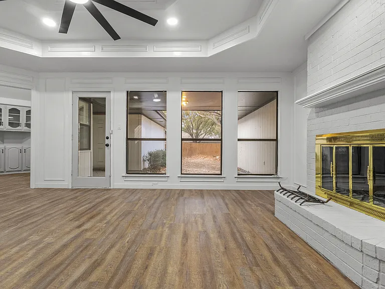 1503 Bellflower Dr — Photo 3