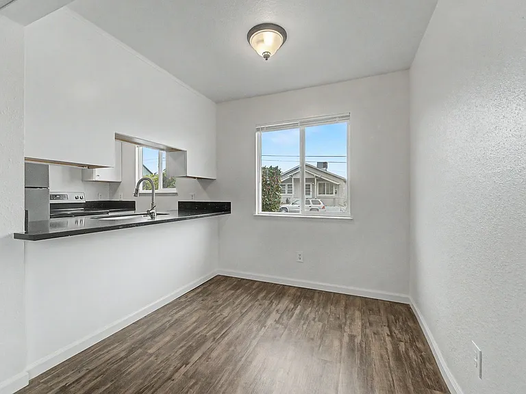 338 Teegarden Ave #1-6 — Photo 12