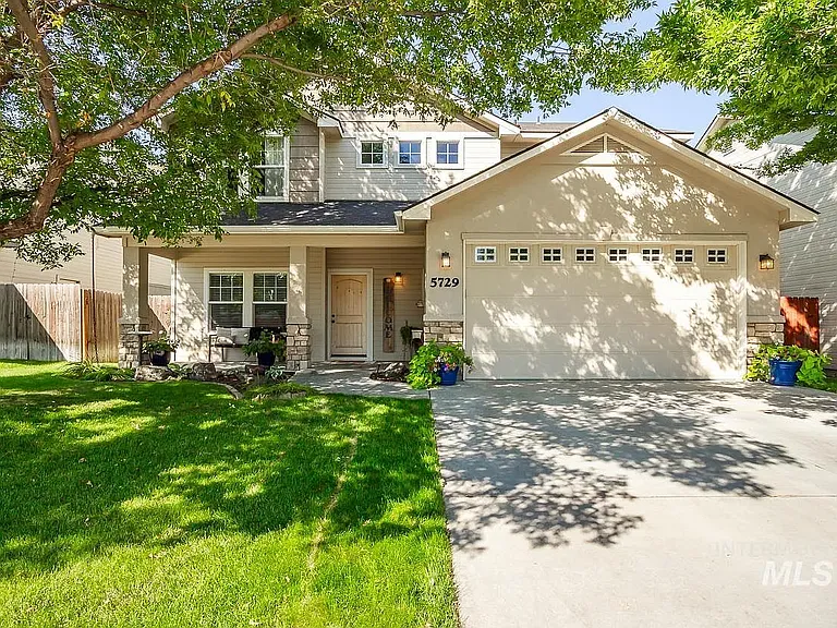 5729 S Moreya Ave — Photo 1