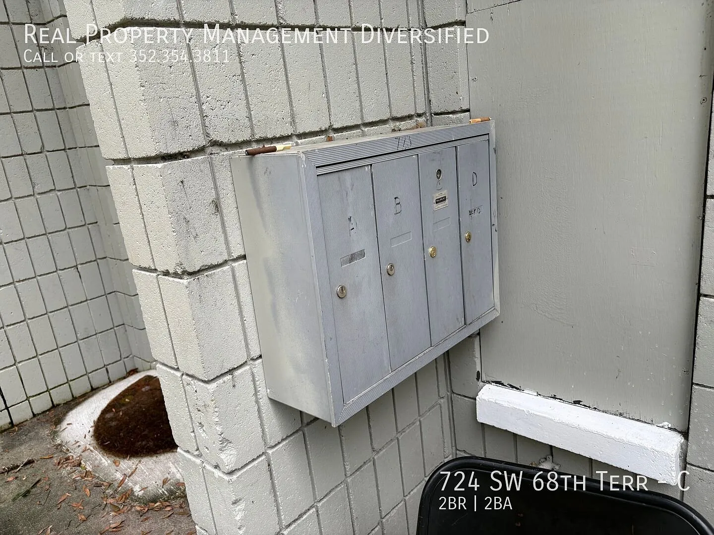 New paint and flooring - great location! — Photo 2