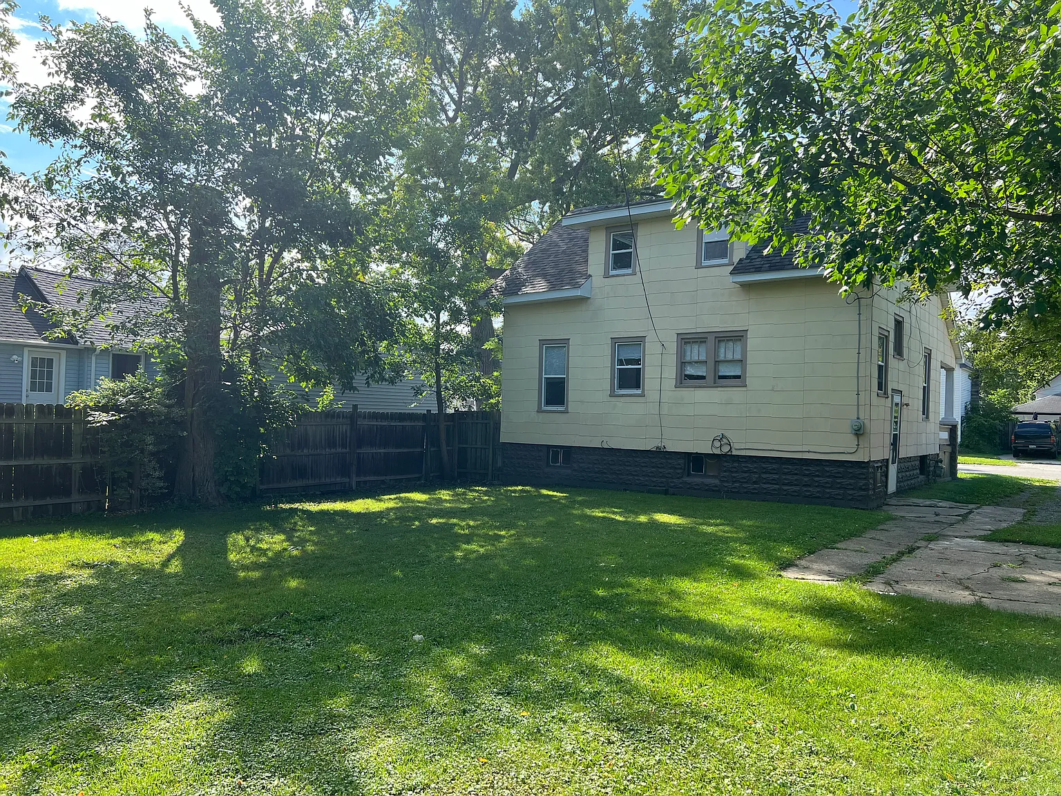 1223 Pearl St photo 1