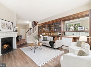 858 S Front St, Philadelphia, PA 19147