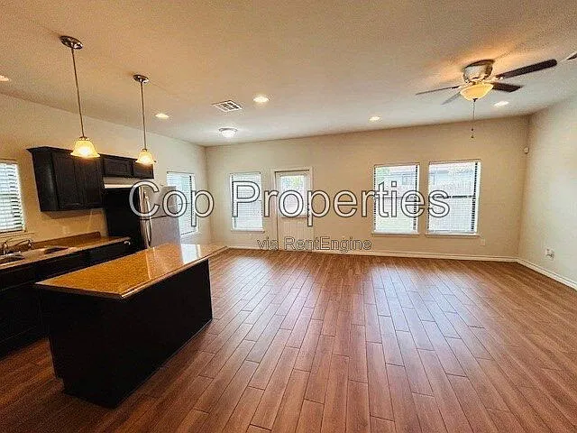 3 bed, 2.5 bath, $1,695 — Photo 3