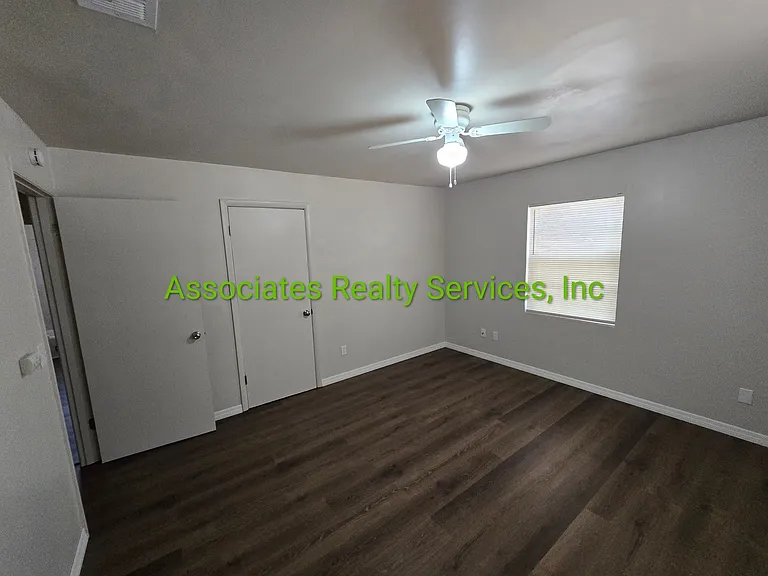 1921 NE 17th Way — Photo 3