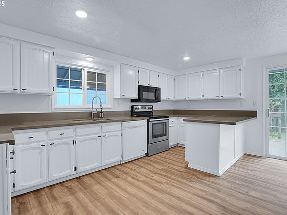 4th image of 20320 SE Walgren Rd