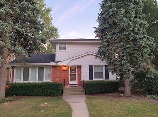 6929 W Cleveland St, Niles, IL 60714