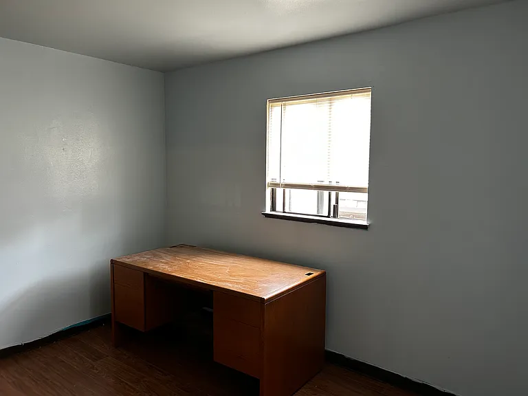 2306 W Howard Ave — Photo 5