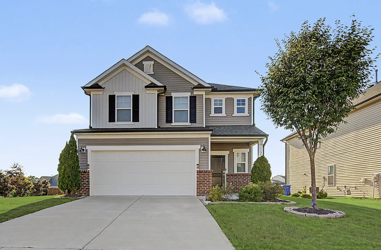 4 bed, 3.0 bath, 2576 sqft, $2,395 — Photo 1