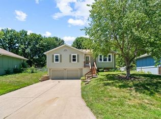 406 SE Crescent St, Lees Summit, MO 64063