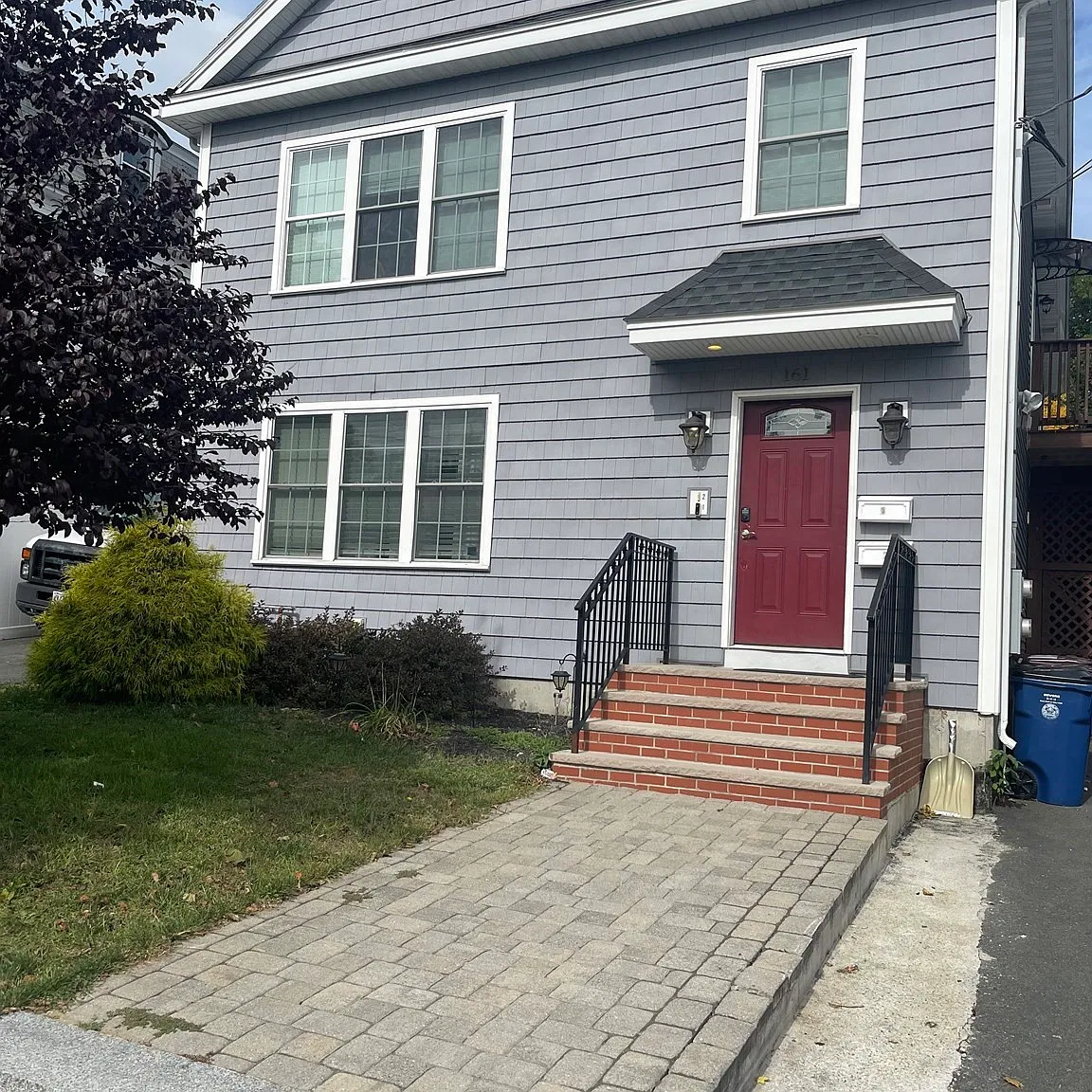 3 bed, 1.0 bath, 1250 sqft, $3,000 — Photo 1