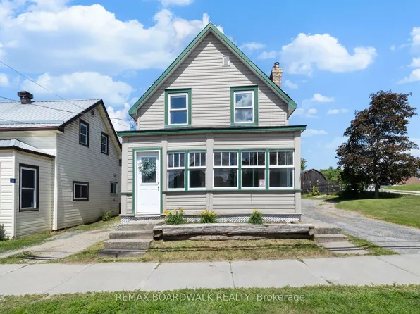 117 George St, Lanark Highlands, ON K0G 1K0