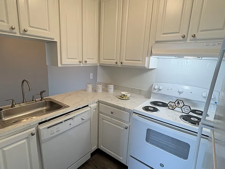 C102 Hickory Hill Ln #C102 — Photo 25