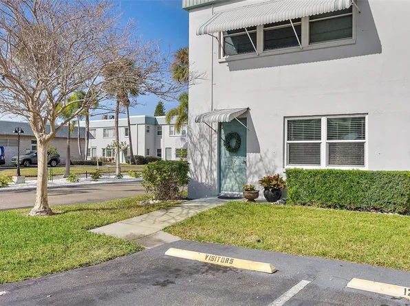 5267 81st St N APT 12, Saint Petersburg, FL 33709