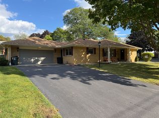 625 Lill St, Barrington, IL 60010