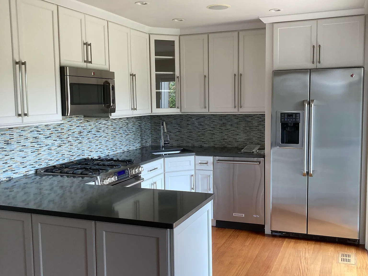 250 Ridgedale Avenue — Photo 2